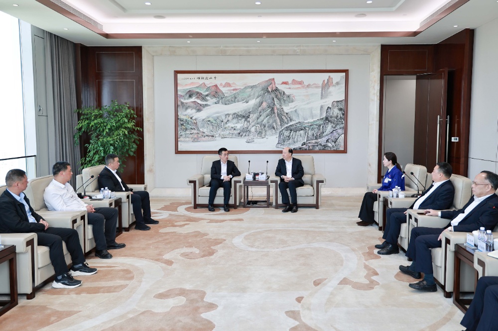 1713942451857611 于会游五一慰问-网站新闻2