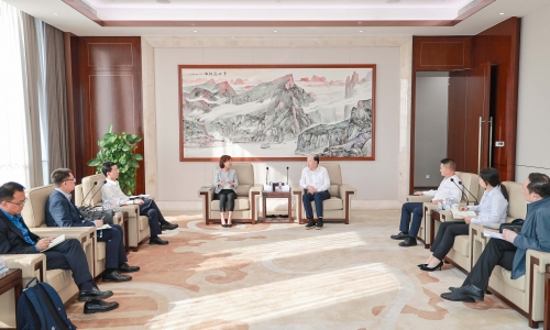 中国农业银行新加坡分行总经理郭薇莅临非凡国际调研