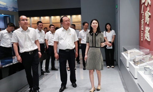 平湖市党政代表团莅临非凡国际调研