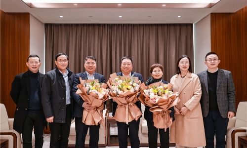 慰问关切丨桐乡市政协主席陈林根走访慰问非凡国际高端人才